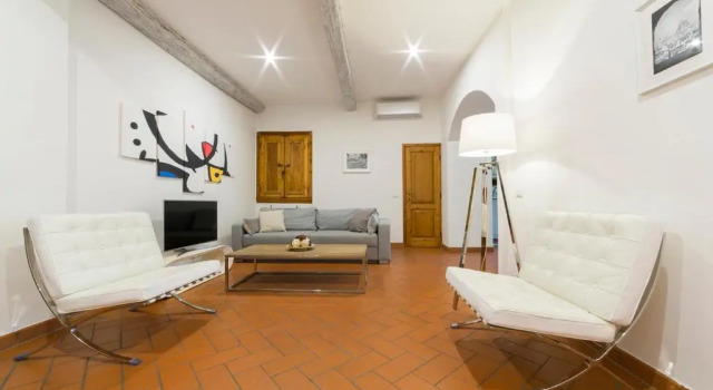 Santa Maria Novella 6 sleeps near the central station