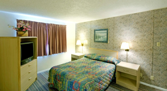Четырёхместный люкс Studio 6 Eureka CA Old Town
