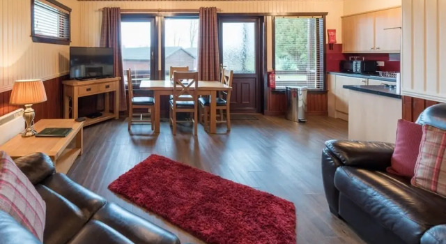 Birch Lodge 19 with Hot Tub, Book Hotel Minnigaff Scotland