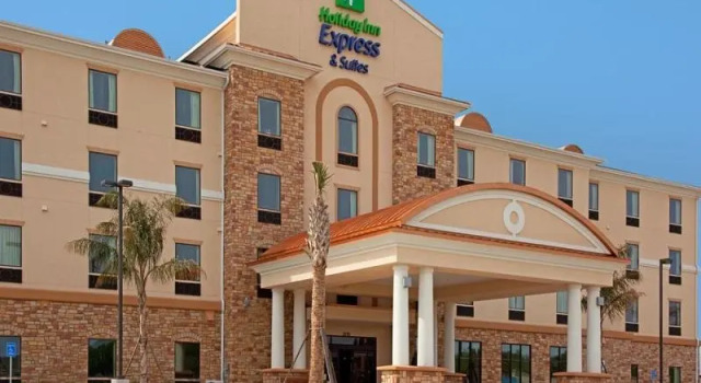 Люкс Holiday Inn Express Hotel & Suites PORT ARTHUR by IHG