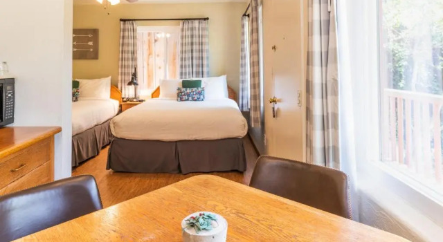 Buckeye Tree Lodge, Забронировать Отель Три-Риверс 