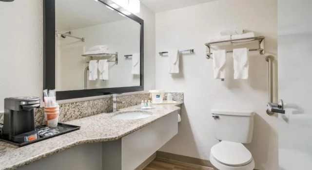 Номер Standard с красивым видом из окна Quality Inn Jacksonville near Camp Lejeune