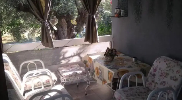 Jenny's House, Book Hotel Gerakini 