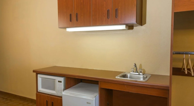 Четырёхместный номер Deluxe Microtel Inn & Suites by Wyndham Hillsborough
