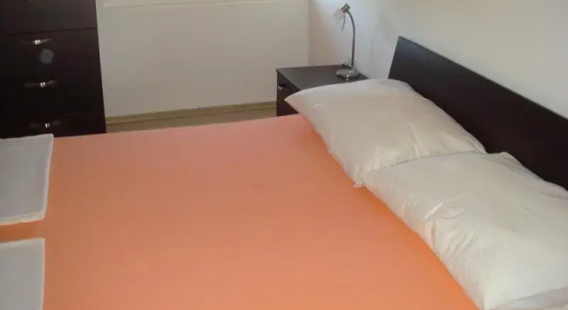 Apartments Domuzin, Забронировать Апартаменты/квартира Отели Биоград-на-Мору с парковкой, рядом с Частный Пляж «Кемп Сенди», Парковка