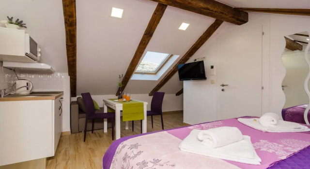 Студия Comfort Lavender Garden Apartments