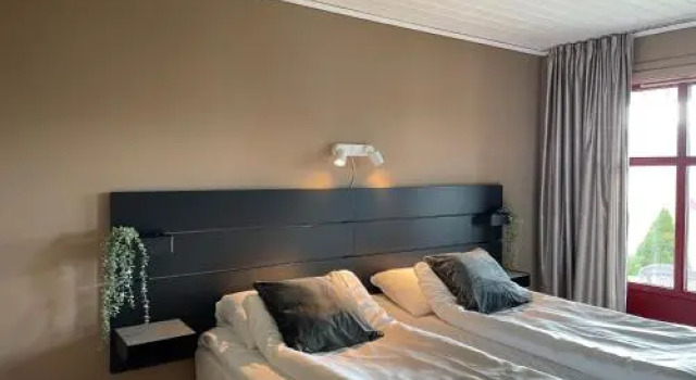 Høiland Gard Gardshotellet, Book Hotel Hjelmeland 