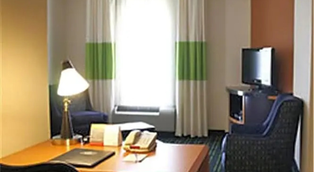 Четырёхместная студия Fairfield Inn and Suites by Marriott Bartlesville