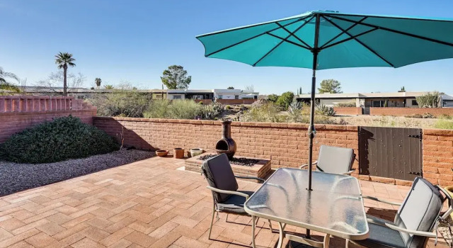 Апартаменты Tranquil Green Valley Home w/ Screened Porch
