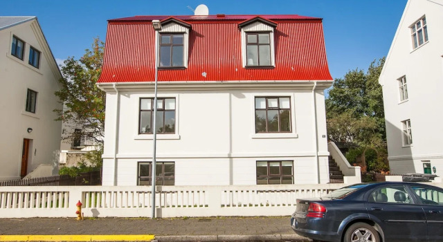 A Part of Reykjavík Apartments - Bjarkargata, Забронировать Апартаменты/квартира Отели Хёвюдборгарсвайдид с парковкой, Парковка