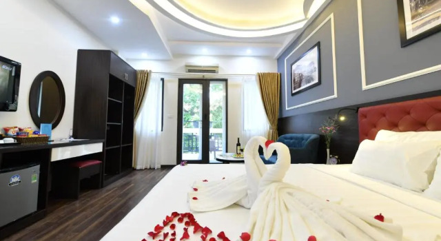 Полулюкс Hanoi Elpis Grand Hotel