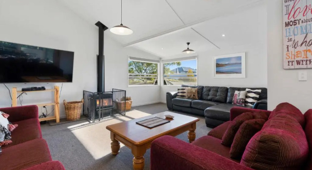 Stunner on Stanley - Wharewaka Holiday Home, Buchen Sie Hotel Taupo 