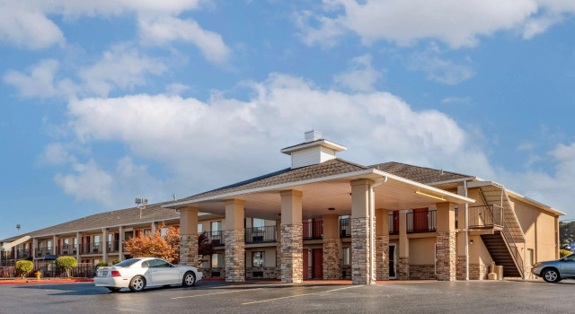Quality Inn Russellville I-40