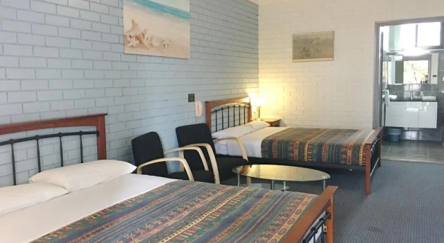 Семейный номер Standard Statesman Motor Inn