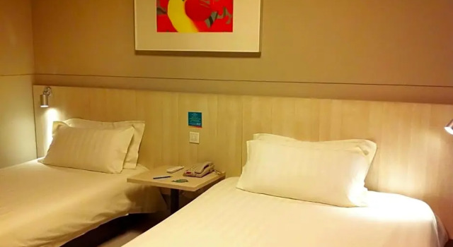 Двухместный номер Standard Jinjiang Inn Select Wuhan International Expo Center Maying Road Metro Station