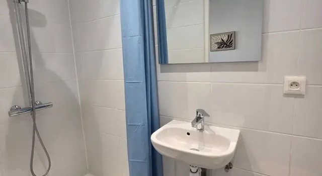 Четырёхместный номер Standard Budget Hôtel Weber - Strasbourg Centre Gare
