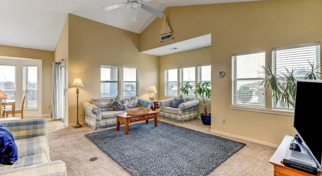 Коттедж 2641a S Fletcher Ave