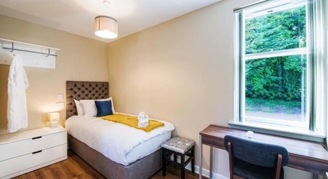 Rosedene Highland House - The Cottage Apartment 8, Забронировать Апартаменты/квартира Отели Инвернесс с парковкой, рядом с Музей и художественная галерея Инвернесса, Парковка