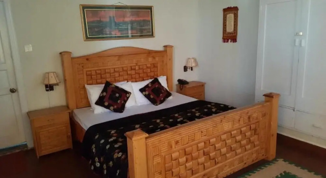 Pine Top Hotel Murree, Prenota Hotel Hotel economici a Murri