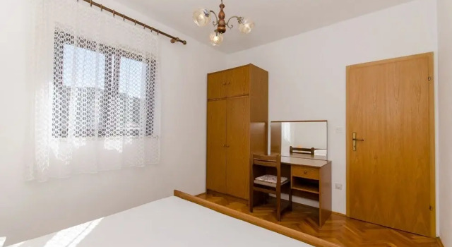 Gogi - 130 m From sea - A2, Rezerwuj Hotel Hotele w Split-Dalmatia County z parkingiem, Parking