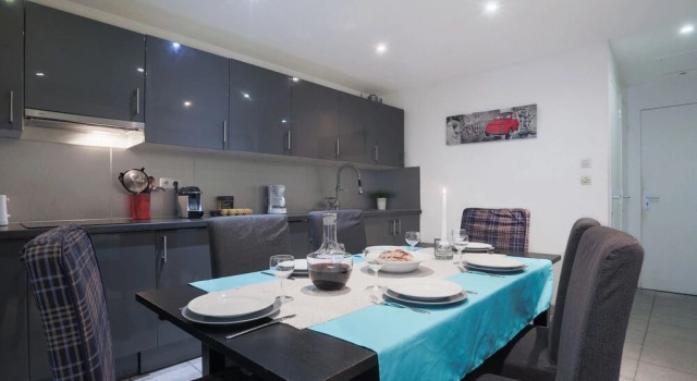 Spacious Apartment for 6, Ideally Located!, Забронировать Апартаменты/квартира Апартаменты Марселя, рядом с Станция Марсель-Сен-Шарль, Апартаменты/квартира
