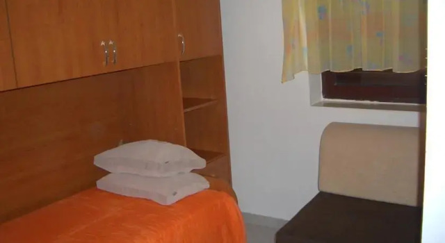 Guest House Star, Book Pension Hoteller i Tice med pool, Swimmingpool
