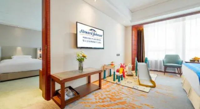 Шестиместный семейный номер Standard Howard Johnson Parkview Plaza Erdos