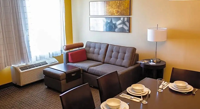 Четырёхместный люкс с 2 комнатами TownePlace Suites by Marriott Lancaster