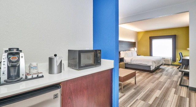 Двухместный номер Standard Holiday Inn Express Hotel & Suites Clearwater US 19 North by IHG
