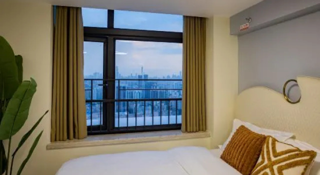 Двухместный люкс c 1 комнатой с видом на город Earl Apartment No.1 (Guangzhou Yangang Subway Station)
