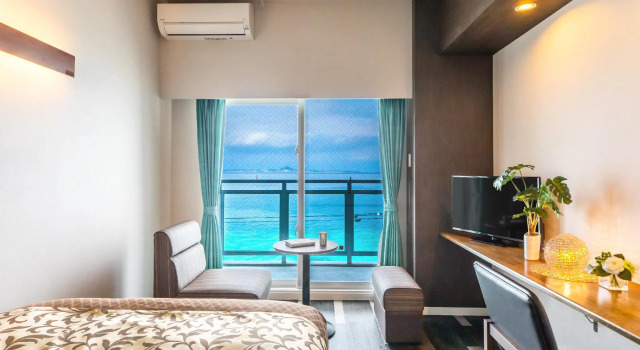 Mr.KINJO in MOTOBU OCEAN TERRACE, Rezerwuj Hotel Hotele w Okinawa z parkingiem, Parking