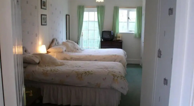 Rosedene Guesthouse, Book Bed and Breakfast Hodgeston Glamorgan