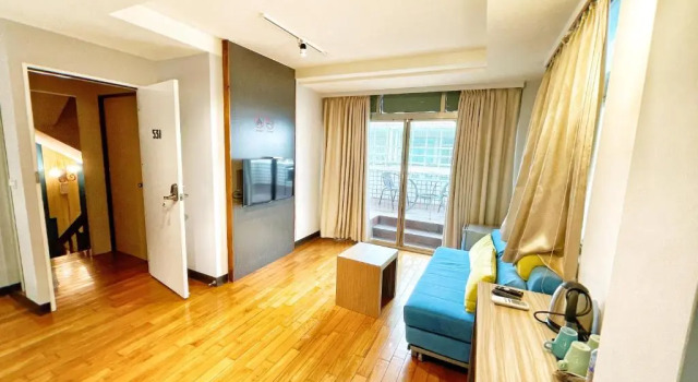Breeze and Waves Hostel