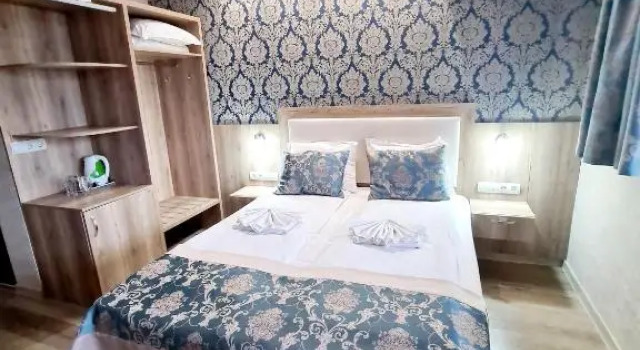 Двухместный номер Standard с балконом Lucky Hotel