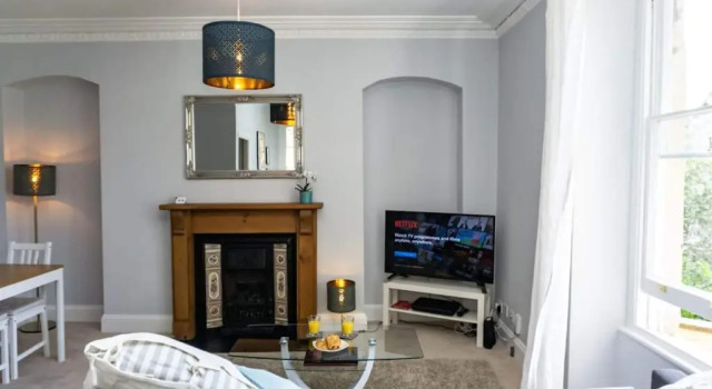 Апартаменты Beautiful First Floor Period Apartment
