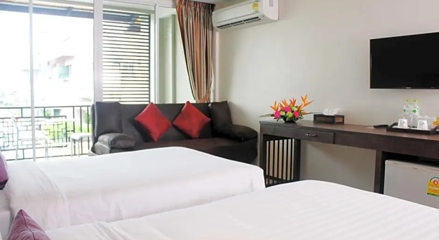 Двухместный номер Deluxe с балконом и с красивым видом из окна Lub Sbuy House Hotel - SHA