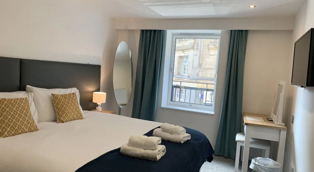 Четырёхместные апартаменты с балконом Tolbooth Apartments by Principal Apartments