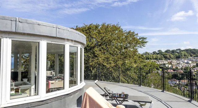 The Round House in Ilfracombe, Забронировать Дом для отпуска Отели Илфракомб с парковкой, рядом с Статуя «Истина», Парковка
