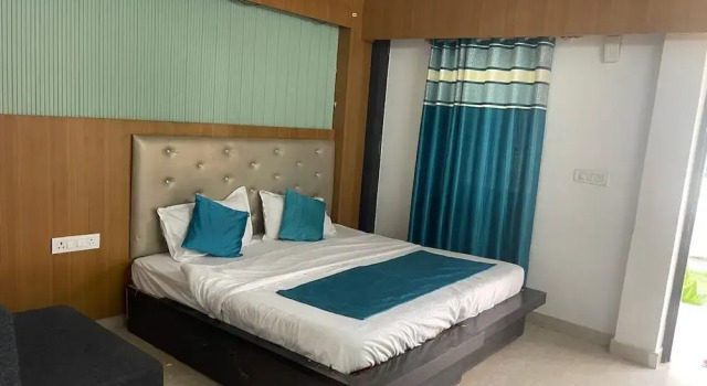 Номер Deluxe с балконом Hotel Rishikesh Grand by Kool Stays
