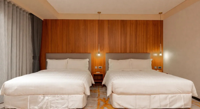 Четырёхместный номер Deluxe с видом на город Home Hotel