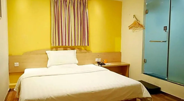 Двухместный номер Standard 7 Days Inn Wuhan Fanhu Subway Station Branch