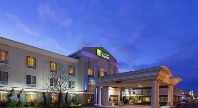 Run of House Holiday Inn Express Toledo-Oregon by IHG