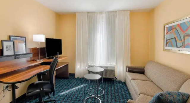 Четырёхместный люкс Fairfield Inn & Suites by Marriott Abingdon