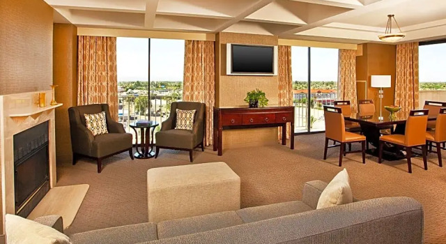 Двухместный люкс Пентхаус Sheraton Crescent Hotel