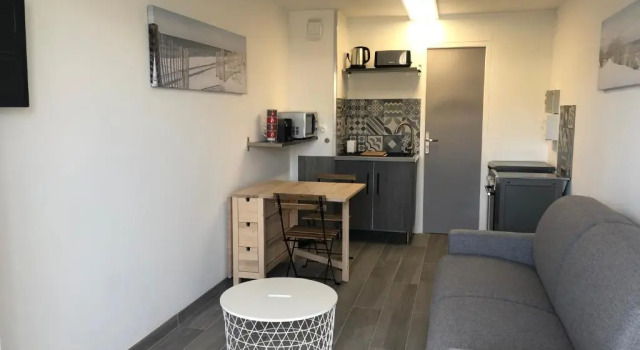 Studio à 50 m de la mer avec parking privatif