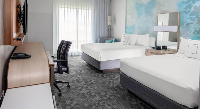 Четырёхместный номер Standard Courtyard by Marriott East Lansing Okemos