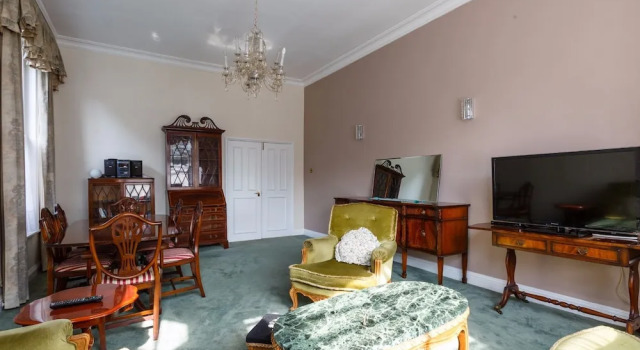 Bright, Spacious West Hampstead Flat for 4