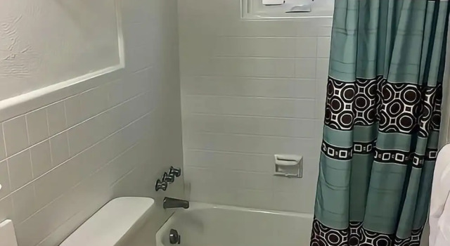 Четырёхместный номер Standard Beach Colony Motel
