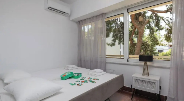Relux Sea View 2BD Apartment by BluPine