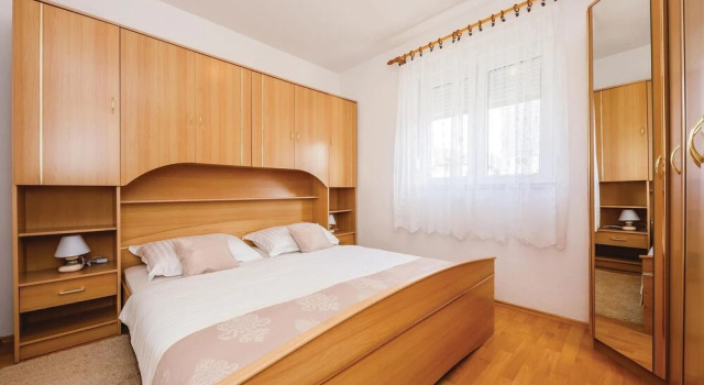 Amazing Home in Kastel Novi With Sauna, Wifi and 9 Bedrooms, Rezerwuj Dom wakacyjny Rudine Split-Dalmatia County